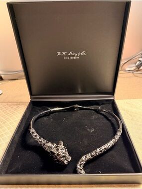 Betsey Johnson
Hematite-Tone Black & Gray Pavé Jaguar Hinged Collar Necklace